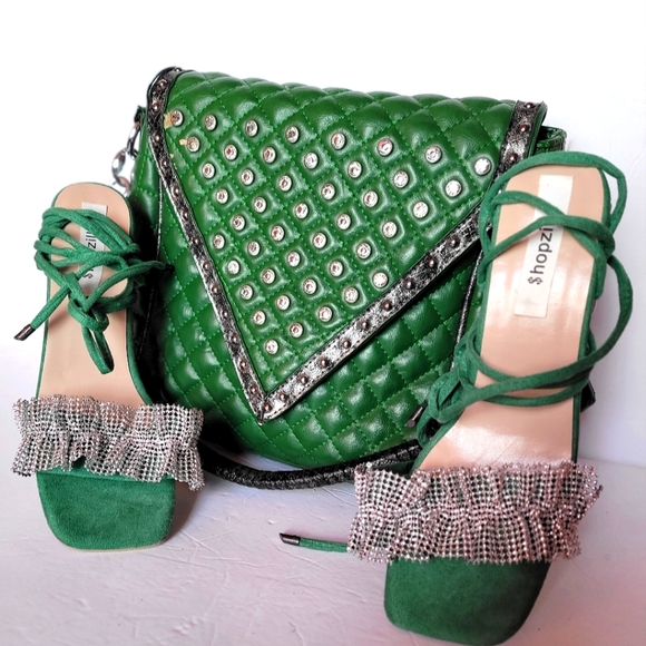 Meet your Posher, Cynthia - Picture 1 of 1